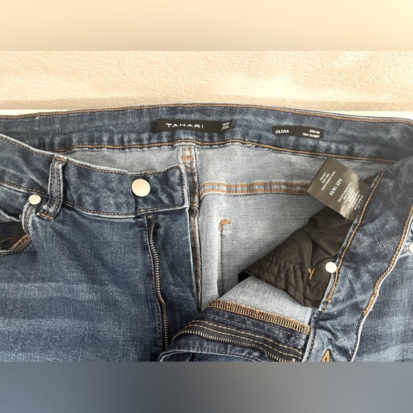 Tahari women’s jeans. - Picture 1 of 3